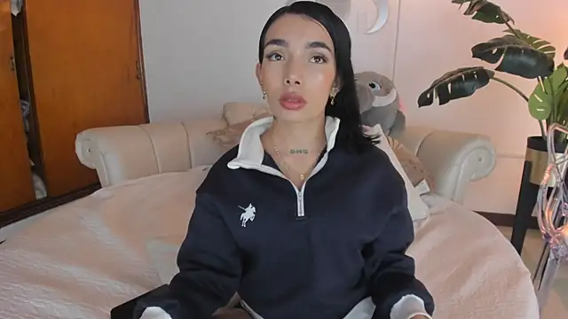 Snapshot of Mollymoon1 chatting on 04-01-26, 08:39 Mollymoon1 online show from 04-01-26, 08:39