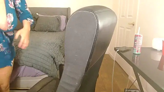 AlyssiaAmoreXO online show from 10-12-25, 08:08