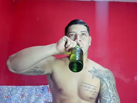 Snapshot of paul_luis chatting on 12-21-25, 01:02 paul luis online show from 12-21-25, 01:02