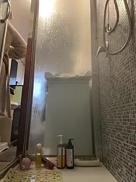 Snapshot of Dikkiduohottt chatting on 02-14-25, 03:47 Dikkiduohottt online show from 02-14-25, 03:47