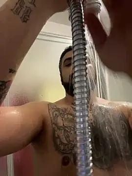 Snapshot of Dikkiduohottt chatting on 02-26-25, 06:54 Dikkiduohottt online show from 02-26-25, 06:54