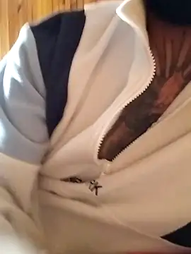 Snapshot of Dikkiduohottt chatting on 10-12-25, 01:10 Dikkiduohottt online show from 10-12-25, 01:10