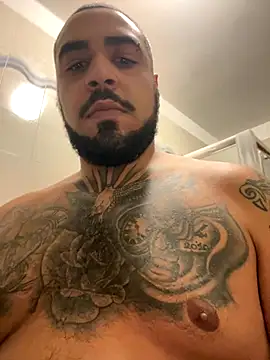 Snapshot of Dikkiduohottt chatting on 11-07-25, 05:13 Dikkiduohottt online show from 11-07-25, 05:13