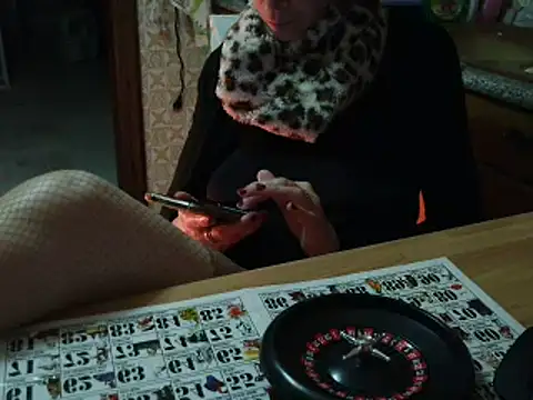 VeneRed online show from 10-31-25, 04:35