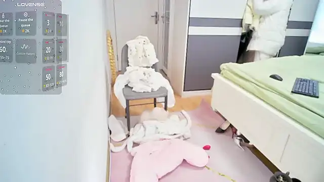 Snapshot of CN-Shanshan chatting on 01-11-26, 02:27 CN-Shanshan online show from 01-11-26, 02:27