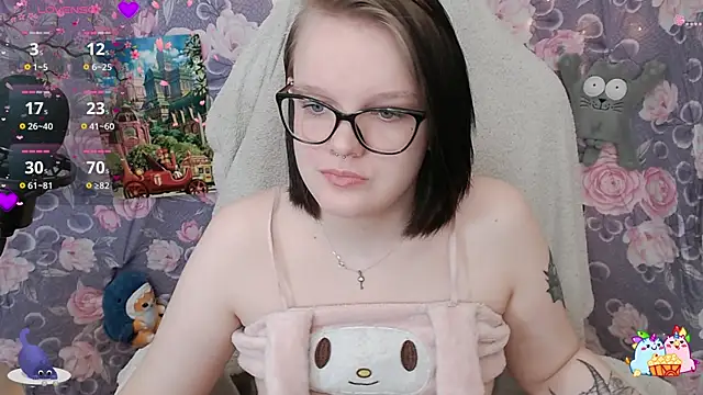 Snapshot of DivaMarisa chatting on 02-18-25, 08:27 DivaMarisa online show from 02-18-25, 08:27