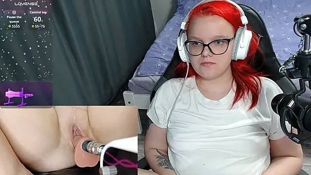 Snapshot of DivaMarisa chatting on 04-10-26, 04:33 DivaMarisa online show from 04-10-26, 04:33