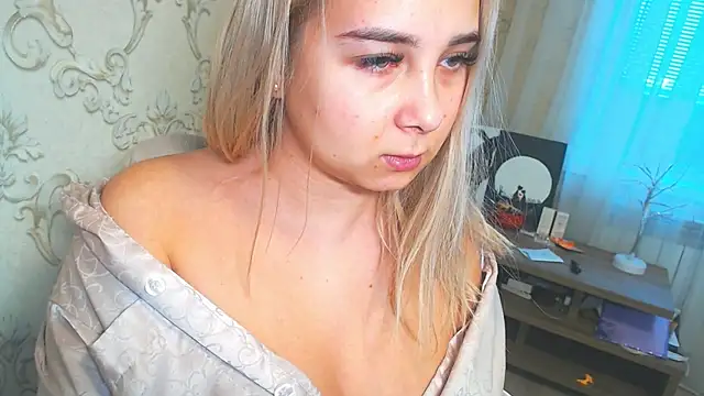 Snapshot of DolphinDreams chatting on 01-18-26, 10:52 DolphinDreams online show from 01-18-26, 10:52