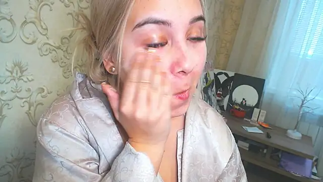 Snapshot of DolphinDreams chatting on 01-19-26, 12:42 DolphinDreams online show from 01-19-26, 12:42