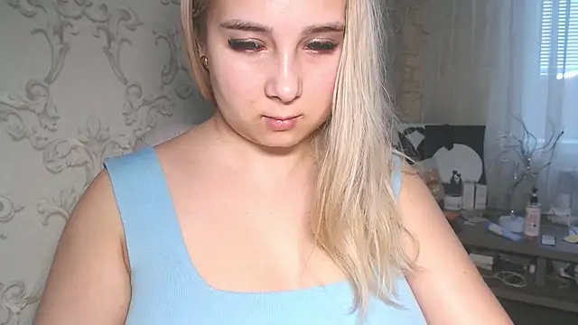 Snapshot of DolphinDreams chatting on 02-25-26, 11:09 DolphinDreams online show from 02-25-26, 11:09