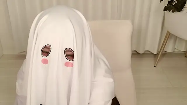 yuki room online show from 10-31-25, 01:01