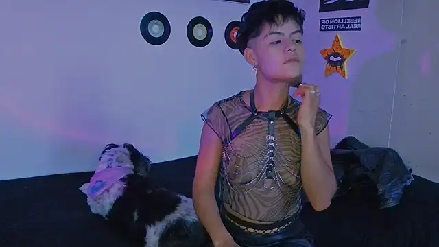 Snapshot of alex_one888 chatting on 09-11-25, 10:21 alex one888 online show from 09-11-25, 10:21