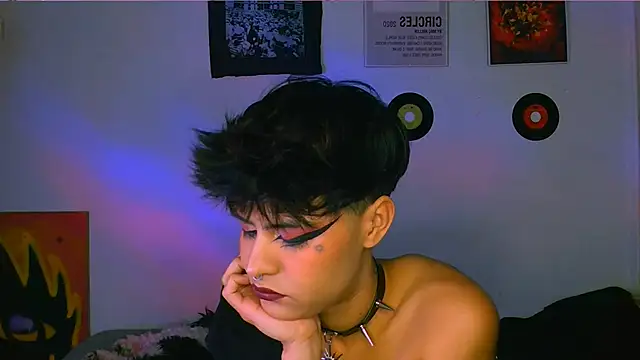 Snapshot of alex_one888 chatting on 11-22-25, 01:15 alex one888 online show from 11-22-25, 01:15