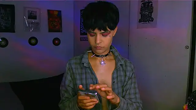 Snapshot of alex_one888 chatting on 11-22-25, 11:04 alex one888 online show from 11-22-25, 11:04