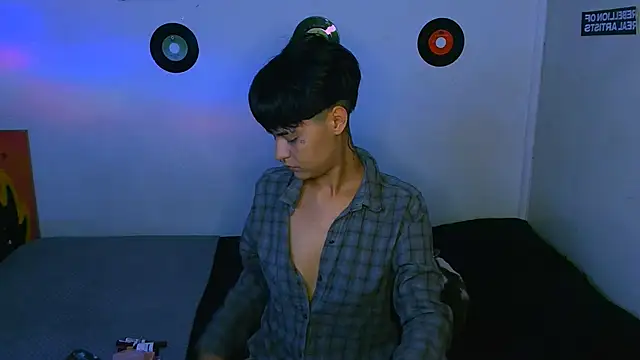 Snapshot of alex_one888 chatting on 11-25-25, 02:33 alex one888 online show from 11-25-25, 02:33