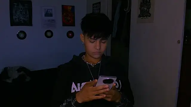 Snapshot of alex_one888 chatting on 12-17-25, 09:10 alex one888 online show from 12-17-25, 09:10