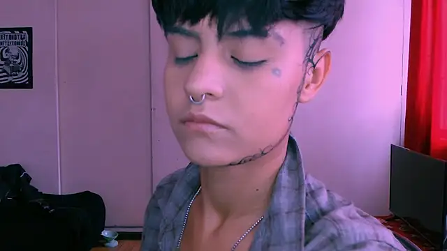 Snapshot of alex_one888 chatting on 12-20-25, 07:32 alex one888 online show from 12-20-25, 07:32