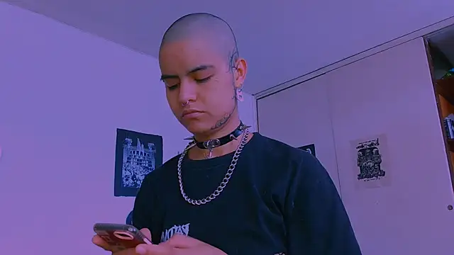 Snapshot of alex_one888 chatting on 02-04-26, 06:25 alex one888 online show from 02-04-26, 06:25