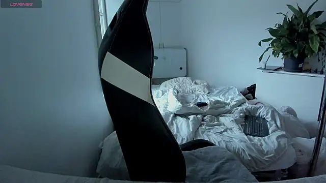 CeriseLapine online show from 03-10-25, 04:14