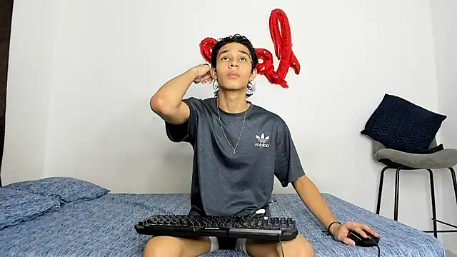 Snapshot of evanscollins chatting on 11-27-25, 01:40 evanscollins online show from 11-27-25, 01:40