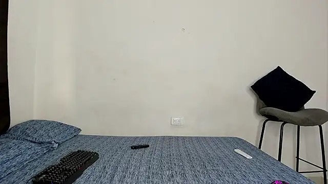 Snapshot of evanscollins chatting on 12-14-25, 09:30 evanscollins online show from 12-14-25, 09:30