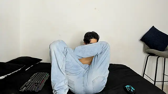 Snapshot of evanscollins chatting on 12-19-25, 09:44 evanscollins online show from 12-19-25, 09:44