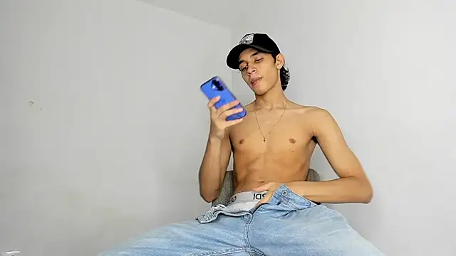 Snapshot of evanscollins chatting on 12-21-25, 09:55 evanscollins online show from 12-21-25, 09:55