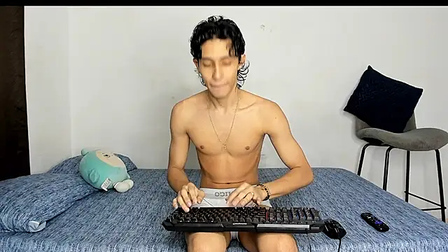 Snapshot of evanscollins chatting on 01-11-26, 09:42 evanscollins online show from 01-11-26, 09:42