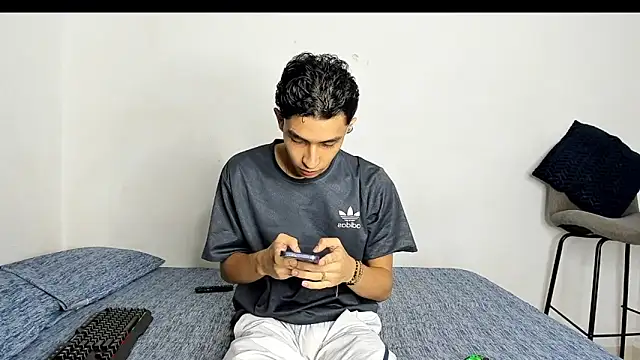 Snapshot of evanscollins chatting on 02-06-26, 11:41 evanscollins online show from 02-06-26, 11:41