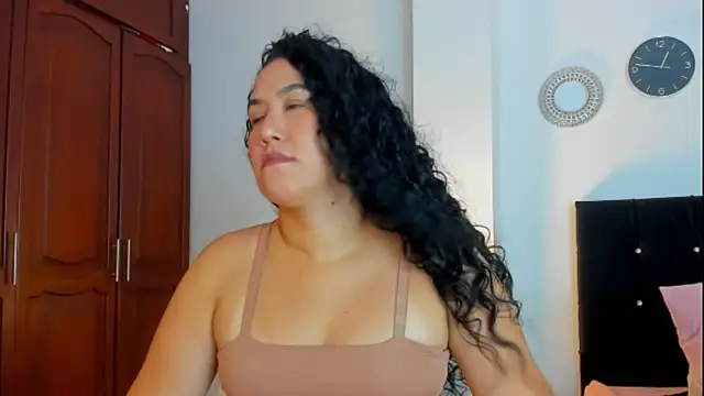 Snapshot of kathyajhonss chatting on 10-24-25, 10:06 kathyajhonss online show from 10-24-25, 10:06