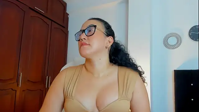 Snapshot of kathyajhonss chatting on 11-17-25, 11:43 kathyajhonss online show from 11-17-25, 11:43