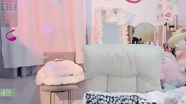 Snapshot of Carly_1 chatting on 10-15-25, 05:35 Carly 1 online show from 10-15-25, 05:35