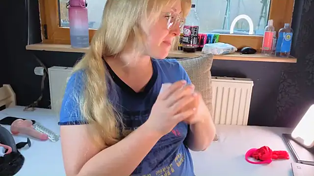 SherryOutdoor1 online show from 12-22-25, 09:06