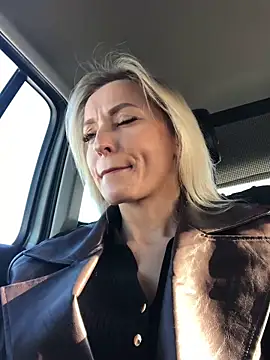 Snapshot of Diamond_Bunny_ chatting on 11-01-25, 11:34 Diamond Bunny online show from 11-01-25, 11:34