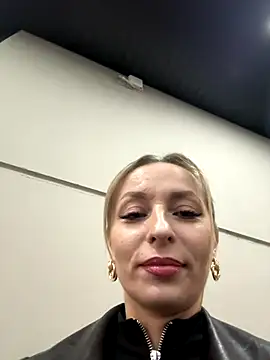 Snapshot of Diamond_Bunny_ chatting on 11-20-25, 03:34 Diamond Bunny online show from 11-20-25, 03:34