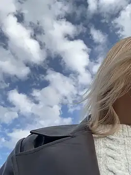 Snapshot of Diamond_Bunny_ chatting on 02-01-26, 12:26 Diamond Bunny online show from 02-01-26, 12:26