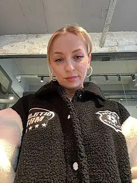 Snapshot of Diamond_Bunny_ chatting on 02-12-26, 03:07 Diamond Bunny online show from 02-12-26, 03:07