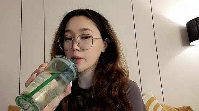 Snapshot of Jennatyan chatting on 06-17-26, 03:53 Jennatyan online show from 06-17-26, 03:53