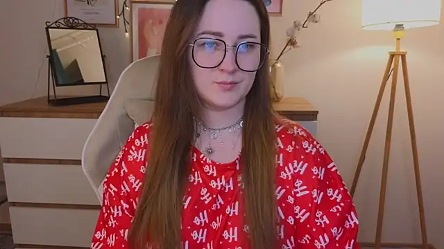 Emma B1uem online show from 12-18-24, 09:29