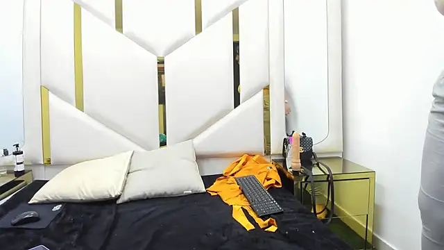 Snapshot of Criistaal_ chatting on 12-26-24, 07:24 Criistaal online show from 12-26-24, 07:24