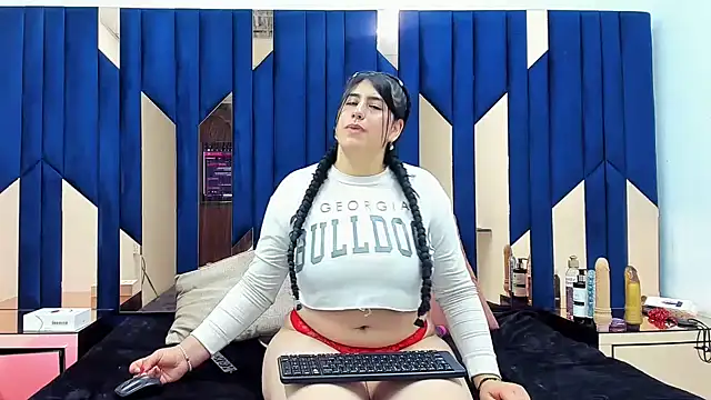 Snapshot of Criistaal_ chatting on 01-31-25, 04:36 Criistaal online show from 01-31-25, 04:36