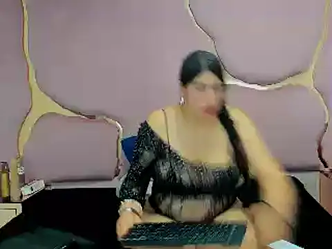 Snapshot of Criistaal_ chatting on 02-28-25, 05:59 Criistaal online show from 02-28-25, 05:59