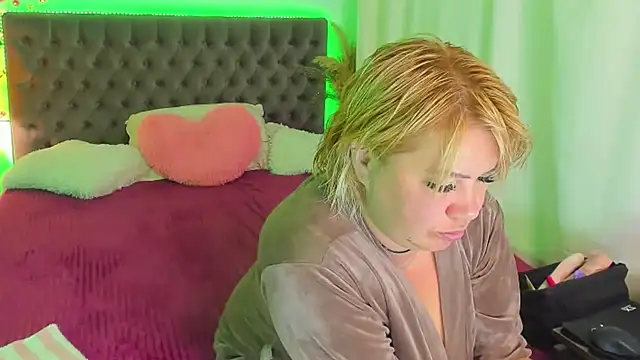 CurlyDreams online show from 06-24-26, 02:10