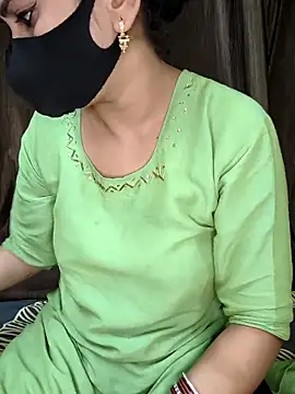 Snapshot of kaveerpooja947 chatting on 09-25-25, 04:21 kaveerpooja947 online show from 09-25-25, 04:21