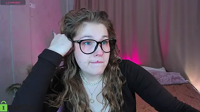 Snapshot of Colleen_Blake chatting on 10-21-25, 04:19 Colleen Blake online show from 10-21-25, 04:19