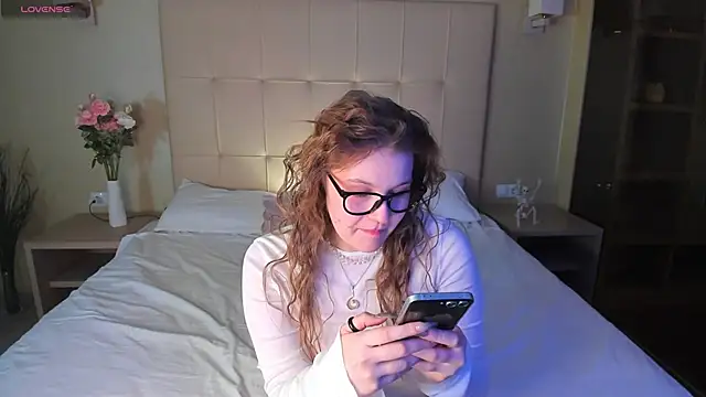 Snapshot of Colleen_Blake chatting on 10-22-25, 04:18 Colleen Blake online show from 10-22-25, 04:18