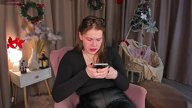 Snapshot of Colleen_Blake chatting on 11-26-25, 05:03 Colleen Blake online show from 11-26-25, 05:03