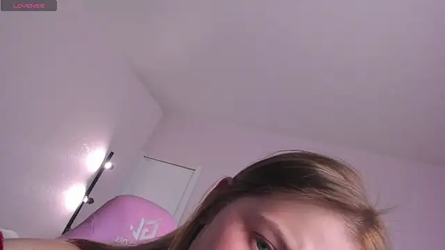 Snapshot of Colleen_Blake chatting on 11-28-25, 05:04 Colleen Blake online show from 11-28-25, 05:04