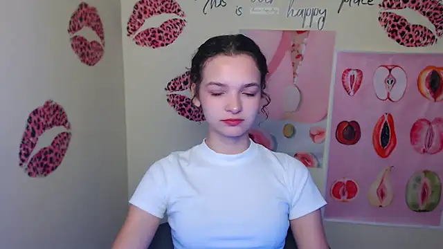  SusieSu  online show from 09-25-25, 06:50