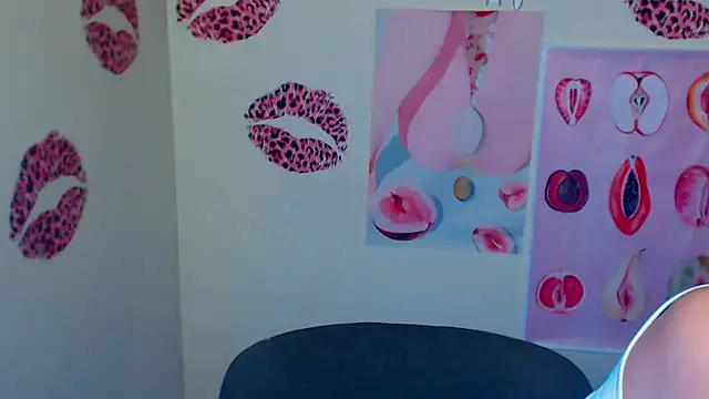  SusieSu  online show from 10-23-25, 06:34